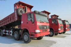 中国重汽 HOWO重卡 375马力 8X4 自卸车(ZZ3317N4667C)