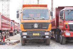 北奔重卡 340马力 8X4 自卸车(ND3311D29)